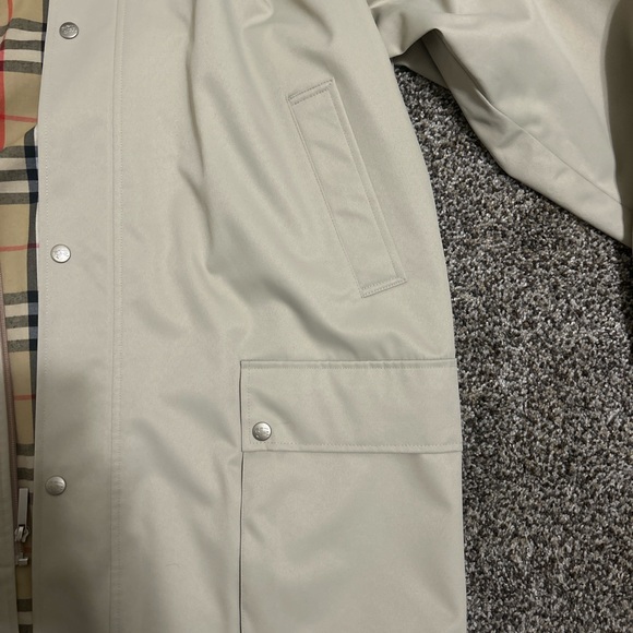 Burberry Classic Beige Men's rain Coat - Picture 4 of 7